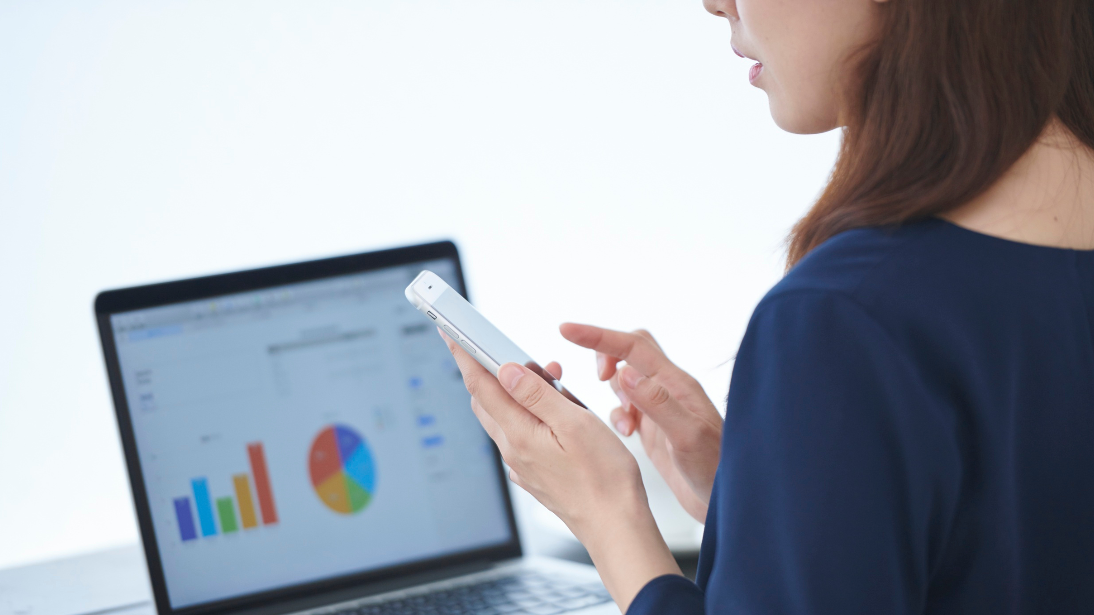 Workshop vs. Webinar: Which Format Works for Data Visualization Training